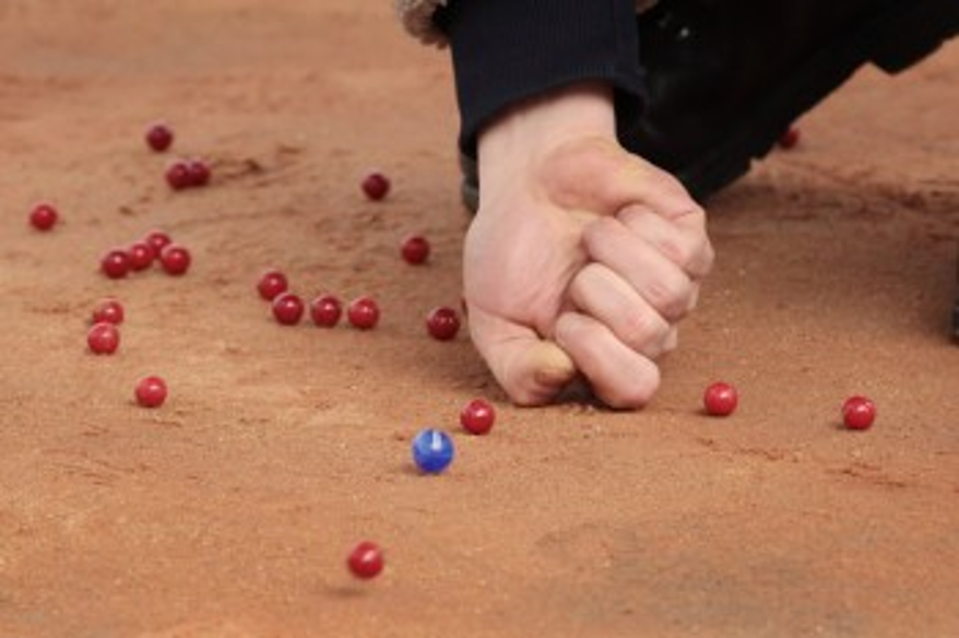 Brincadeiras com bolinhas de gude